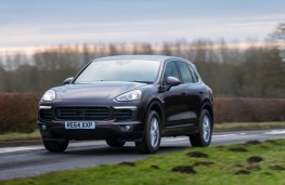 Porsche Cayenne, front action 3