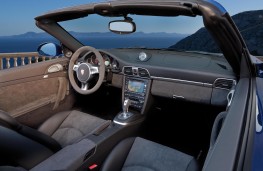 Porsche 911 Carrera 4 GTS Cabriolet, interior