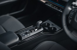 Toyota Prius, 2025, gear selector