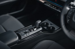 Toyota Prius, 2025, gear lever