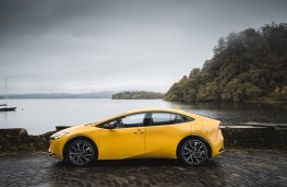 Toyota Prius, 2025, side