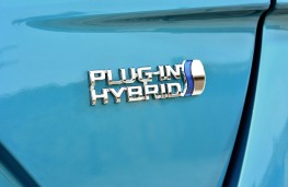 Toyota Prius Plug-In Hybrid, 2017, badge