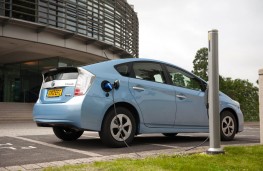 Toyota Prius Plug-in, recharging