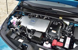 Toyota Prius Plug-In Hybrid, 2017, engine