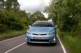 Toyota Prius Plug-in, front