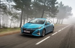 Toyota Prius PHEV, 2017, front, action