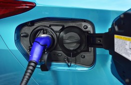Toyota Prius Plug-In Hybrid, 2017, charging