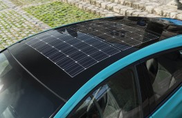 Toyota Prius Plug-In Hybrid, 2017, solar panel