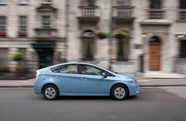 Toyota Prius Plug-in, side