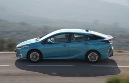 Toyota Prius PHEV, 2017, side