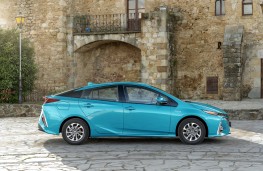 Toyota Prius Plug-In Hybrid, 2017, side, static