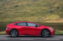 Toyota Prius, 2025, side