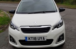 Peugeot 108 Allure VTi, front