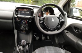 Peugeot 108 Allure VTi, cabin
