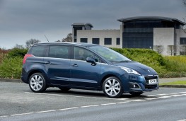 Peugeot 5008, side