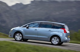 Peugeot 5008 Allure HDi 112, side