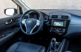 Nissan Pulsar, interior