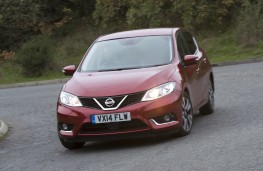 Nissan Pulsar, front, action