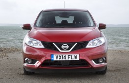 Nissan Pulsar, head on