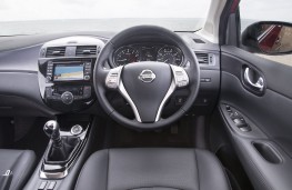Nissan Pulsar, interior