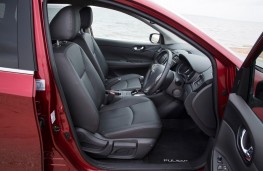 Nissan Pulsar, front seats