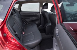 Nissan Pulsar, rear seats