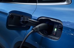 Audi Q5 55 TFSI e, 2019, charging point