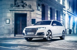 Audi Q7 e-tron Front