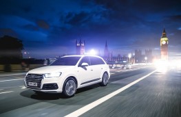 Audi Q7 e-tron Front Action