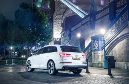 Audi Q7 e-tron Rear