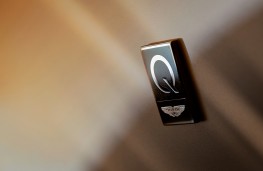 Aston Martin DB 12 Goldfinger Edition, 2024, Q badge