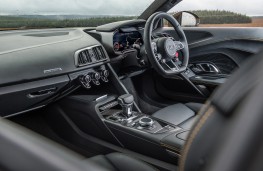 Audi R8 V10 plus, interior