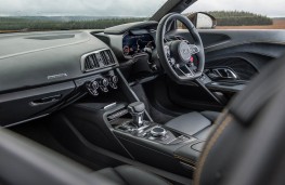 Audi R8 V10 plus, interior