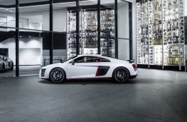Audi R8 V10 plus selection 24h, side