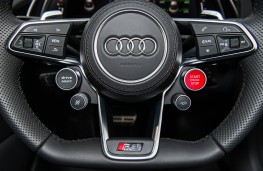 Audi R8 V10 plus, steering wheel