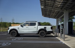 Ford Ranger PHEV, 2026, side, charging 
