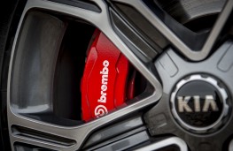 Kia Stinger, 2017, brakes