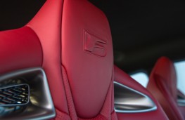 Lexus RC F, front seats