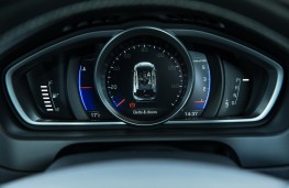 Volvo V40, 2016, R-Design, instrument panel