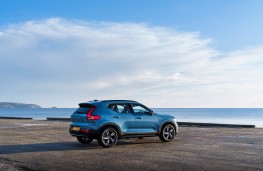 Volvo XC40 B3, 2025, rear