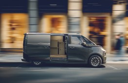 Renault Trafic E-Tech, 2026, side, door open
