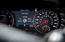 Kia Stinger, 2017, instrument panel