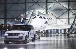 Range Rover tows Virgin Galactic SpaceShipTwo with Sir Richard Branson
