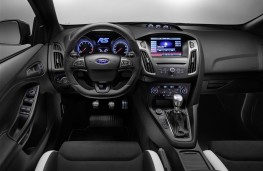 Ford Focus RS 2015, dashboard