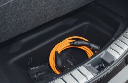 Lexus RZ 500e, 2026, cable in boot