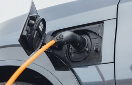 Lexus RZ 500e, 2026, charging