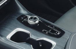 Lexus RZ 500e, 2026, gear selector and console