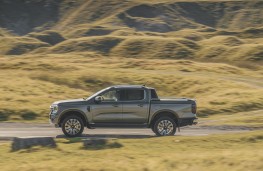 Ford Ranger Platinum, 2025, side, action