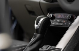 Suzuki S-Cross, 2025, gear lever