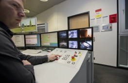 Mercedes driving simulator, control room